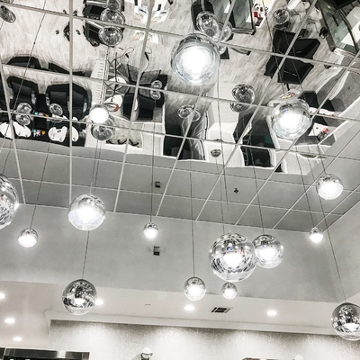 Dekoratif Ayna Kaplama Yansıtıcı Tavan Fayansları 595x595mm Alüminyum