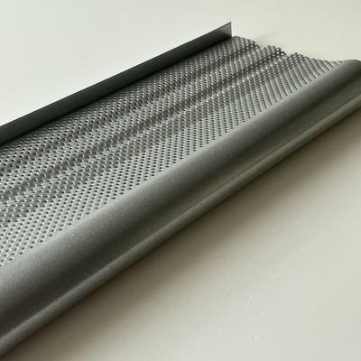 120x65x0.85mm Alüminyum Metal Tavan J Şekli Ekran Standart Perforasyon Metalik Işıltılı Gümüş