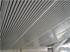 Metro İstasyonu İçin Özelleştirilebilir Renkli Alüminyum 200 * 3000 * 15mm G-Strip Tavan