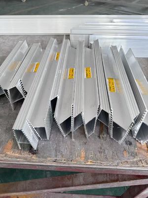 C şeklindeki alüminyum profilleri ticari metal şeridi tavan kalıbına karşı